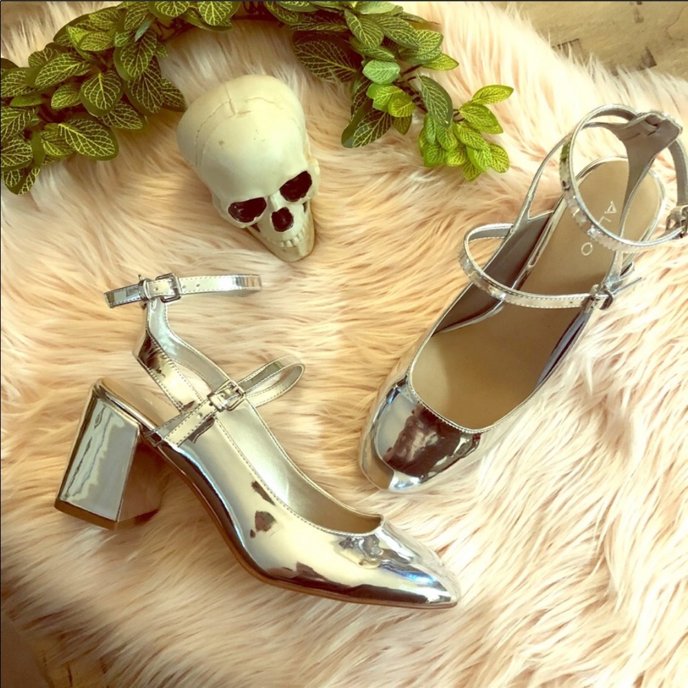 Aldo silver metallic round toe strappy heels